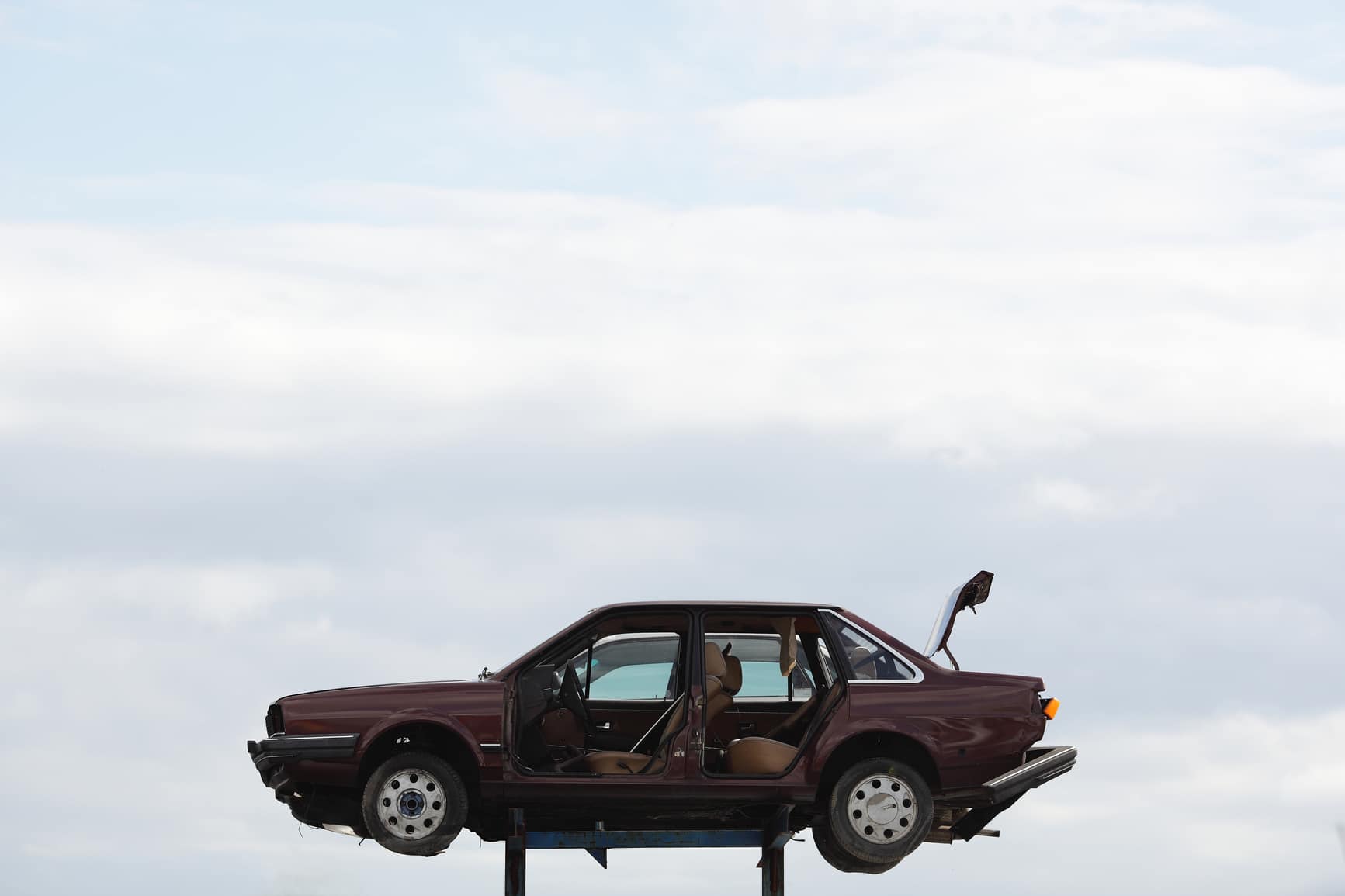 Auto in der Luft