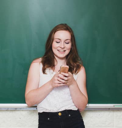 Mädchen mit Handy
