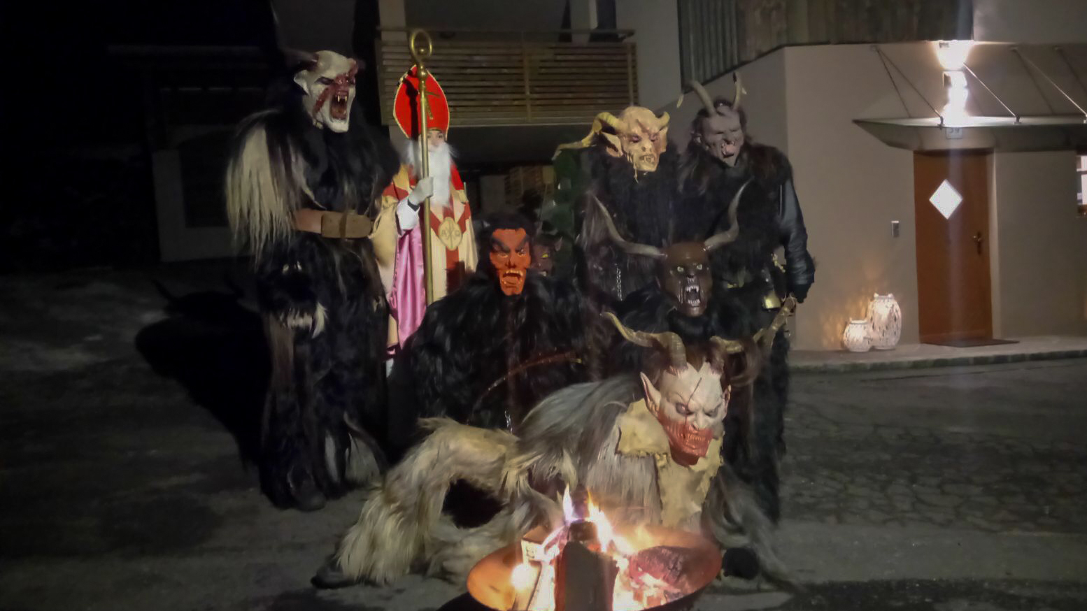 Thomas Krobath und Philipp Puntigam, GRAWE Kundenberater als Krampusse