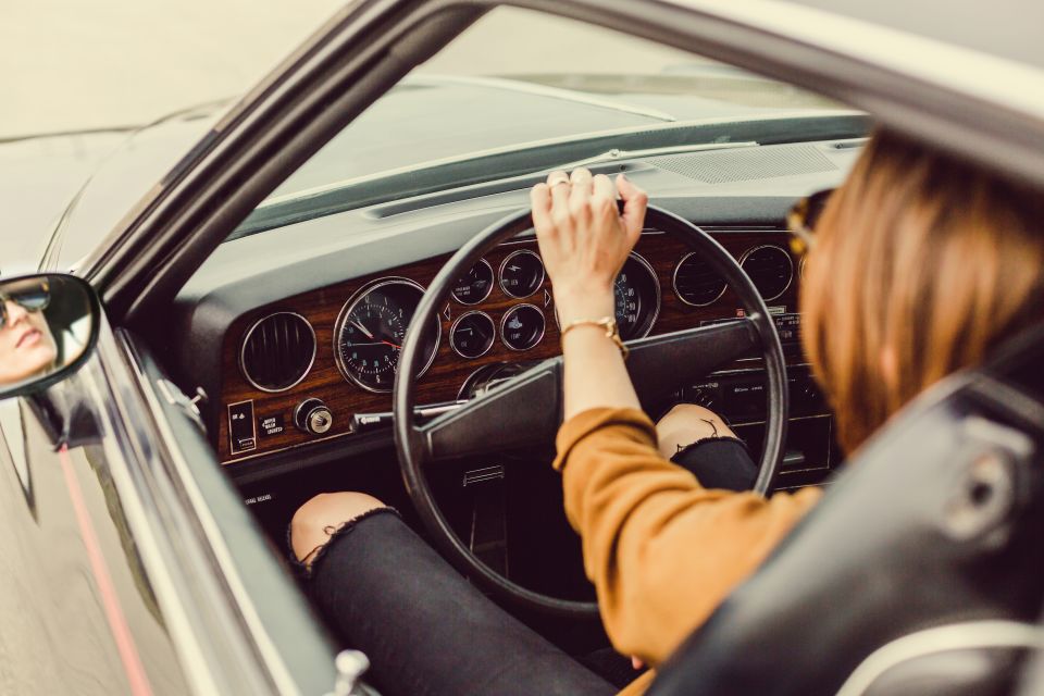 Mädchen im Auto