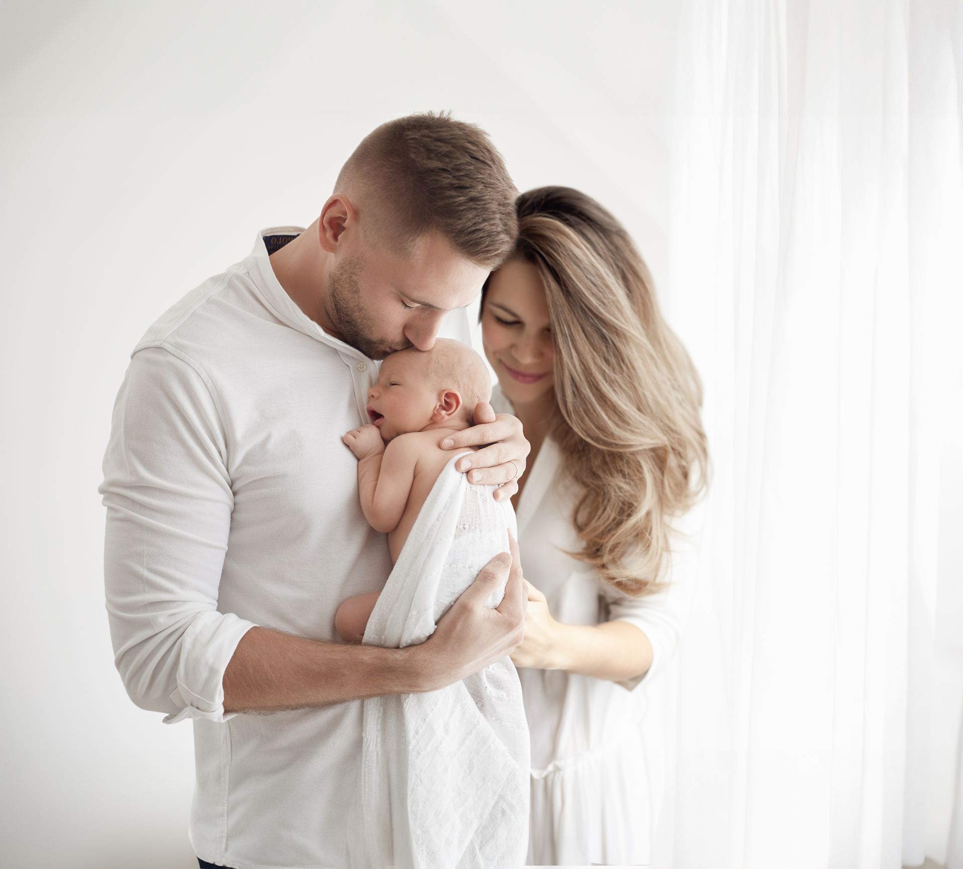 Vater und Mutter mit ihrem Baby