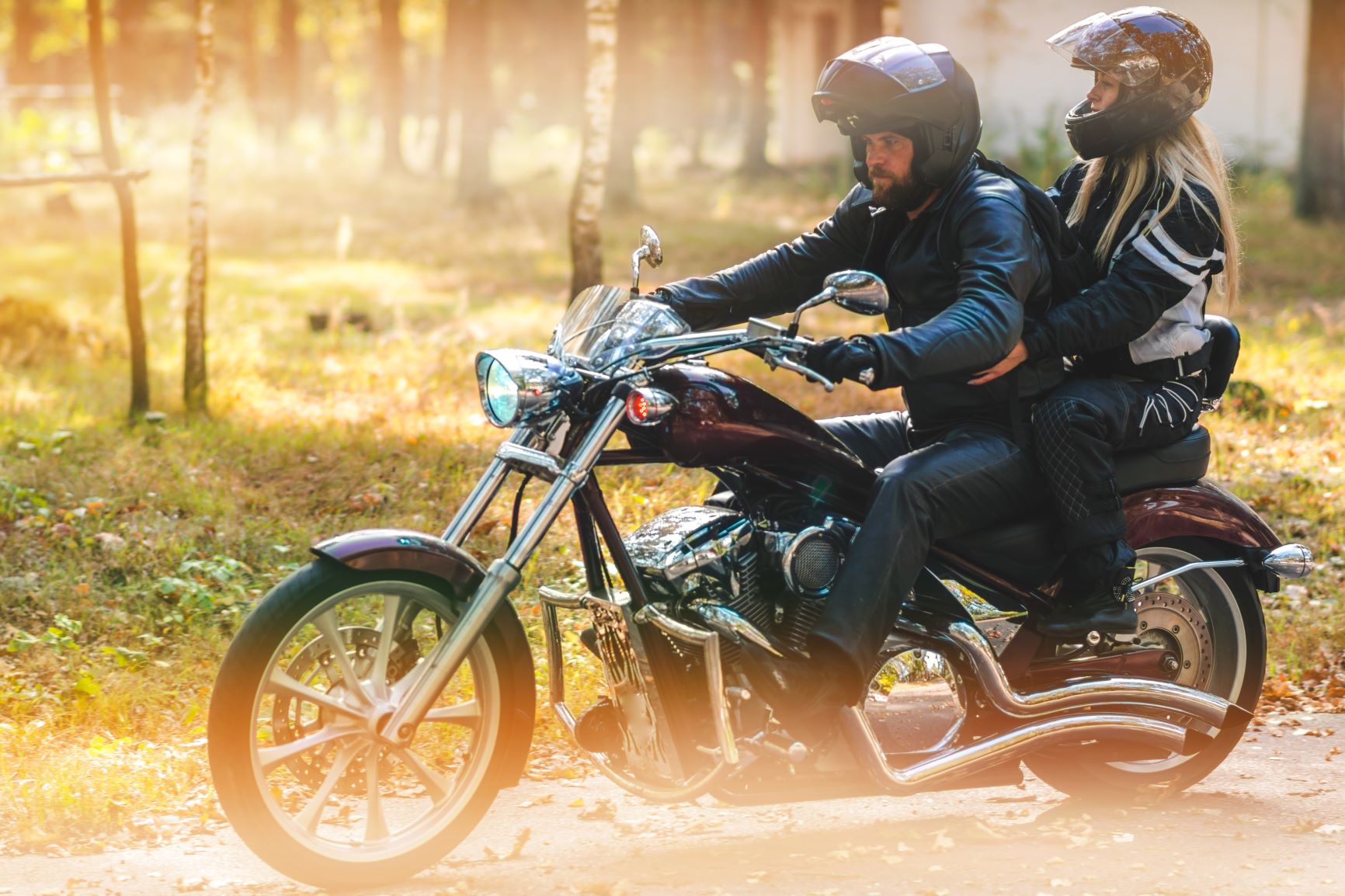 Pärchen am Motorrad