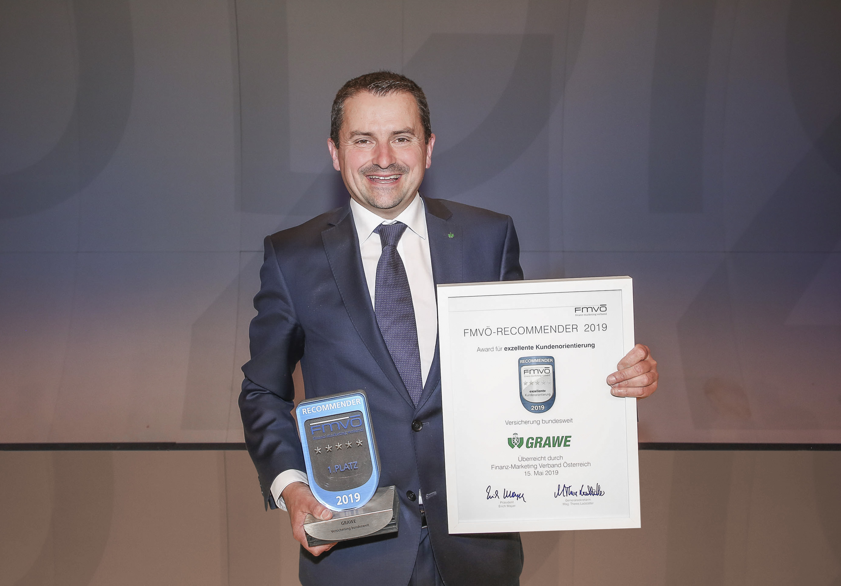 VD MMag. Schneider with the Recommender Award 2019 VD MMag. Schneider with the Recommender Award 2019