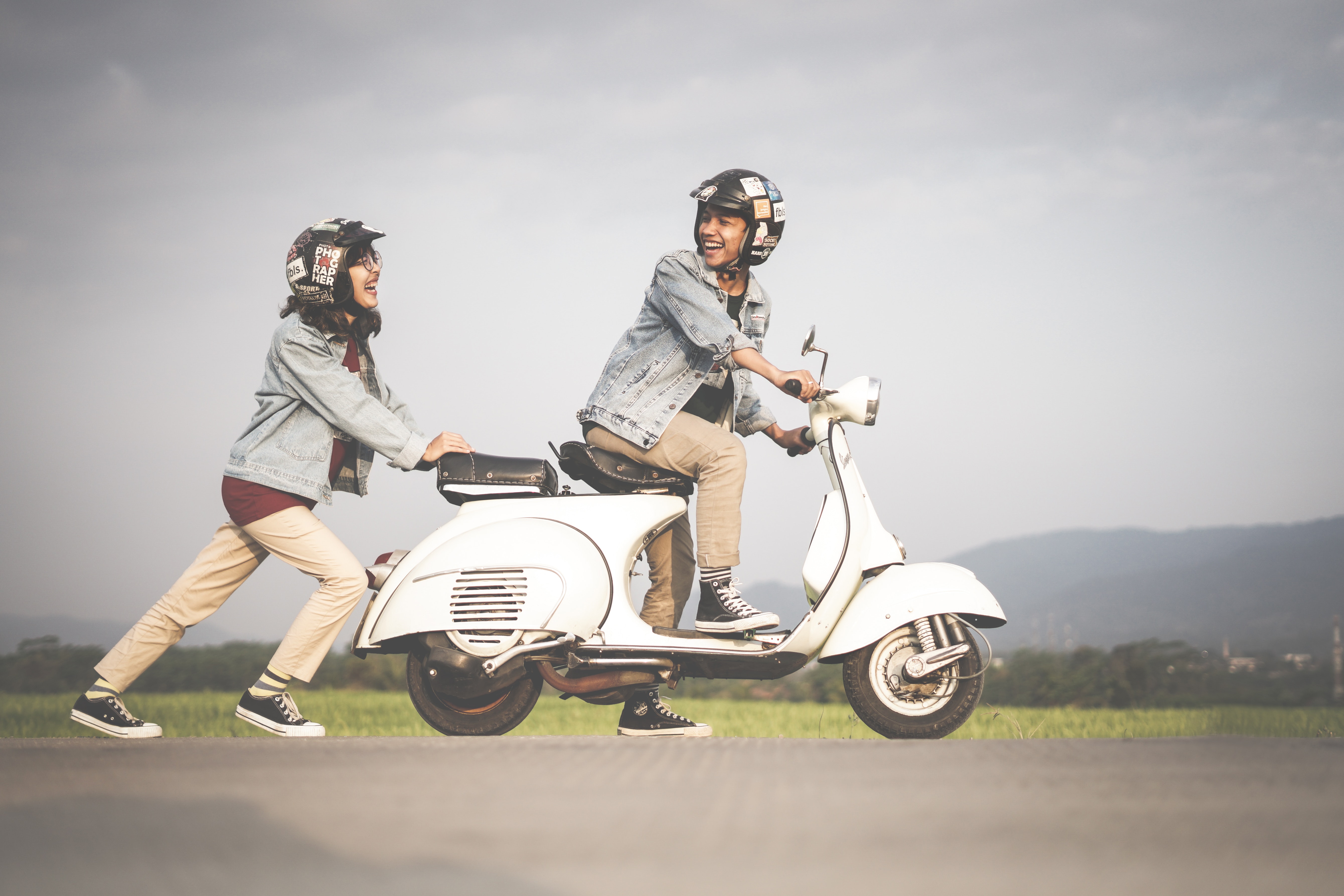 Pärchen mit Vespa
